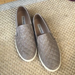 𝅺Steve Madden Women's Ecntrcqt Quilted SlipOn Shoes